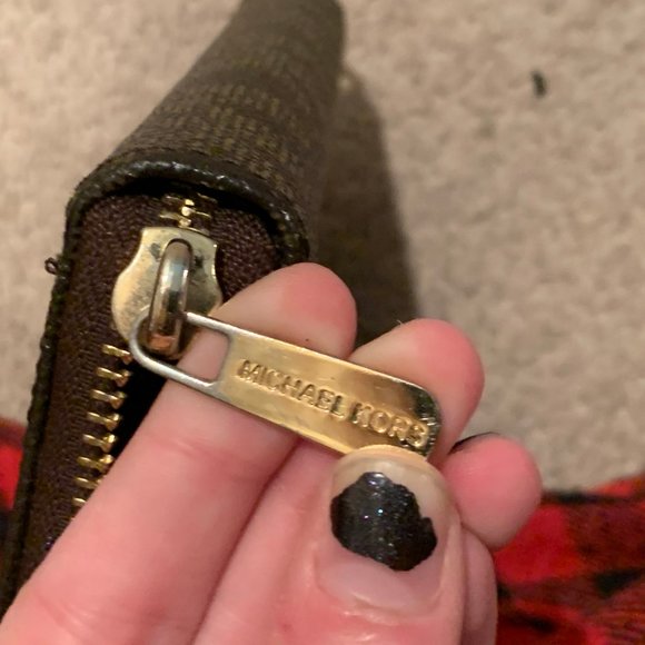 Michael Kors brown & gold monogram wallet - Picture 4 of 4